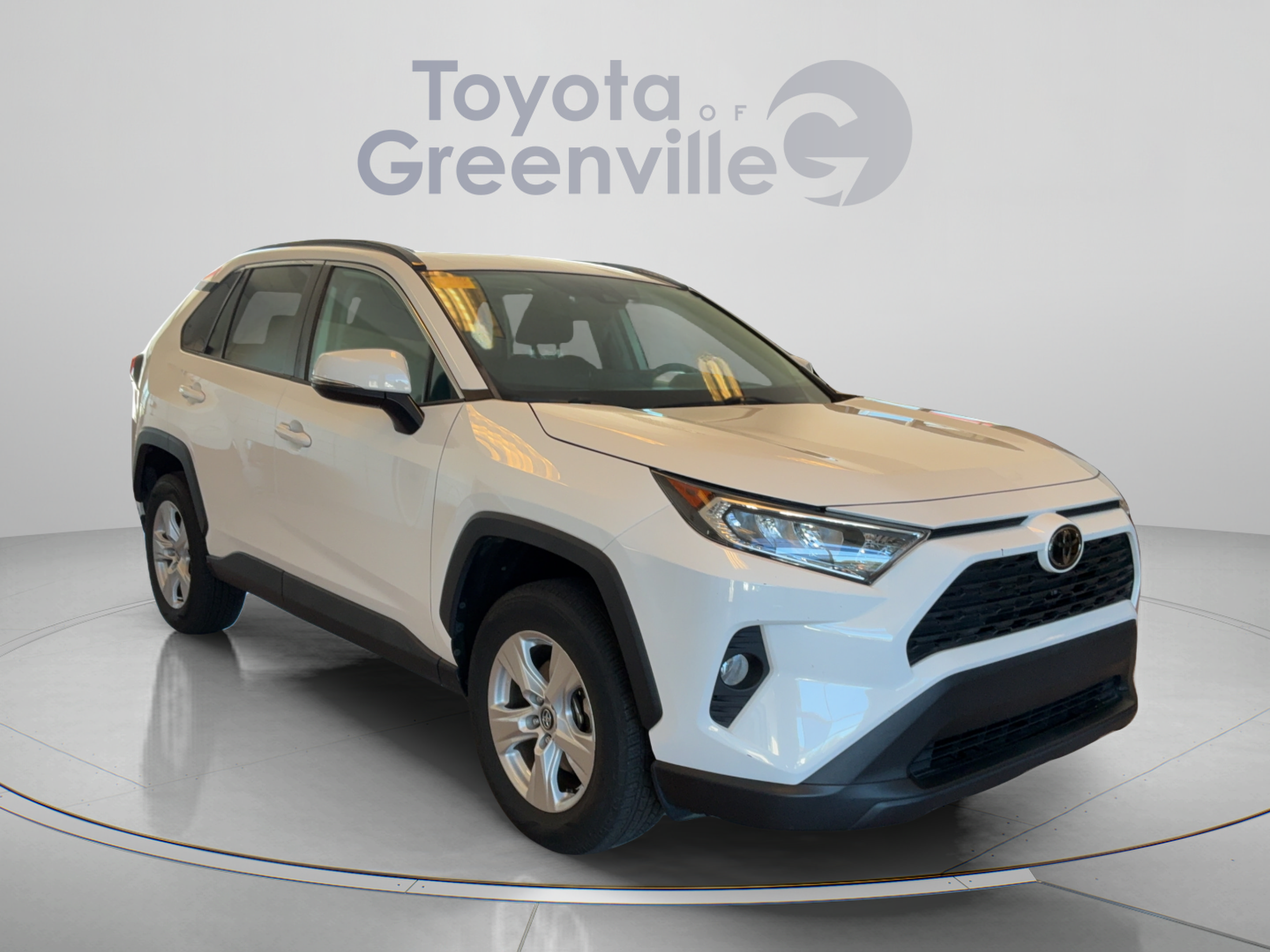 Used 2021 Toyota RAV4 XLE w/ Convenience Package FWD image 8