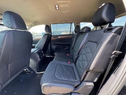 Used 2025 Volkswagen Atlas SE image 12