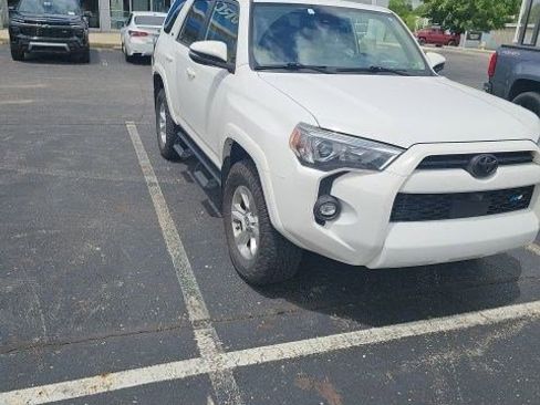 Used 2022 Toyota 4Runner SR5 Premium w/ Moonroof Package AWD/4WD image 15