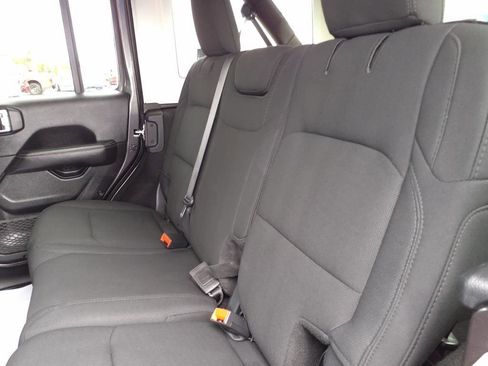 Used 2021 Jeep Wrangler Unlimited Sahara image 10