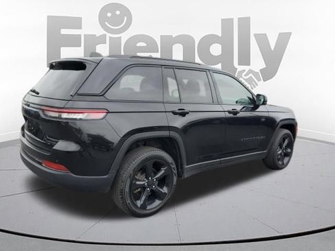 Used 2025 Jeep Grand Cherokee Limited w/ Luxury Tech Group II AWD/4WD image 5