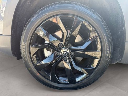 Used 2023 Volkswagen Taos SE w/ Black Wheel Package FWD image 14