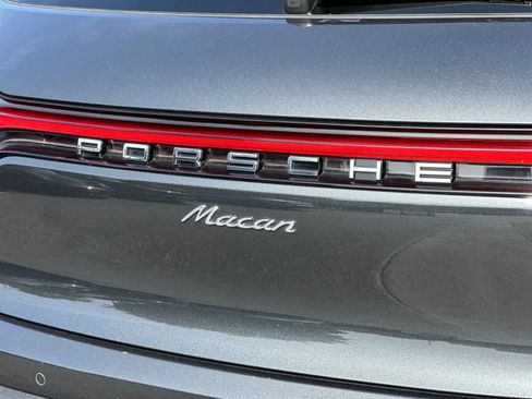 Certified 2025 Porsche Macan image 33