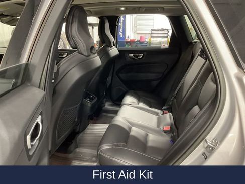 Used 2023 Volvo XC60 B5 Ultimate w/ Climate Package image 9