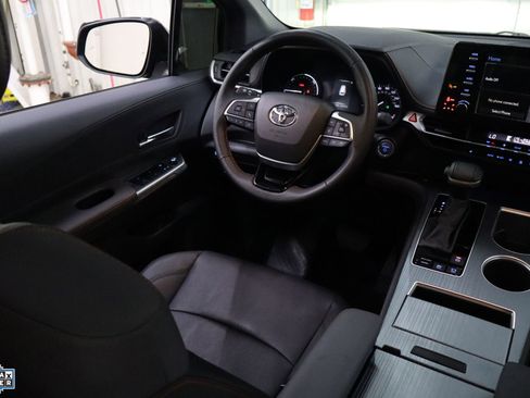 Used 2023 Toyota Sienna XSE image 31