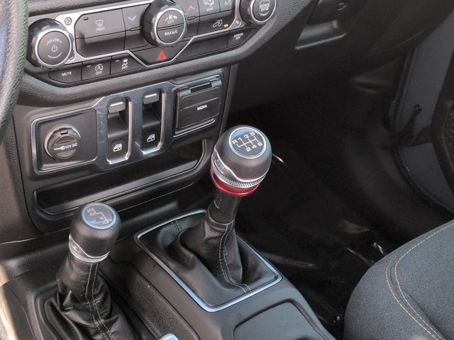 Used 2025 Jeep Wrangler Sport AWD/4WD image 17