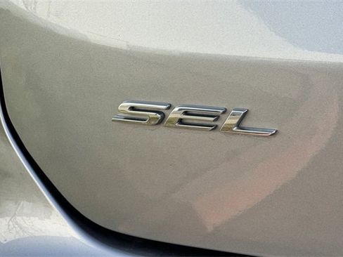 Used 2023 Ford Edge SEL image 33