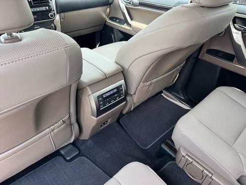 Used 2022 Lexus GX 460 Premium w/ Accessory Package AWD/4WD image 12