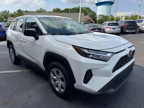 Used 2023 Toyota RAV4 LE AWD/4WD image 4