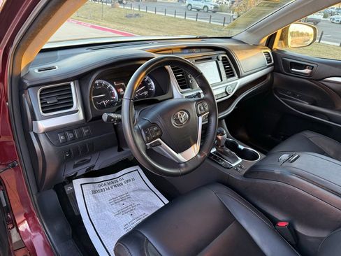 Used 2017 Toyota Highlander XLE image 12