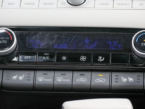 Used 2024 Hyundai Elantra Limited FWD image 12