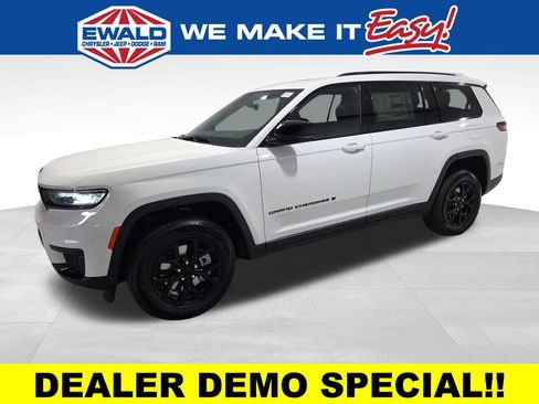 New 2025 Jeep Grand Cherokee L Altitude AWD/4WD image 14