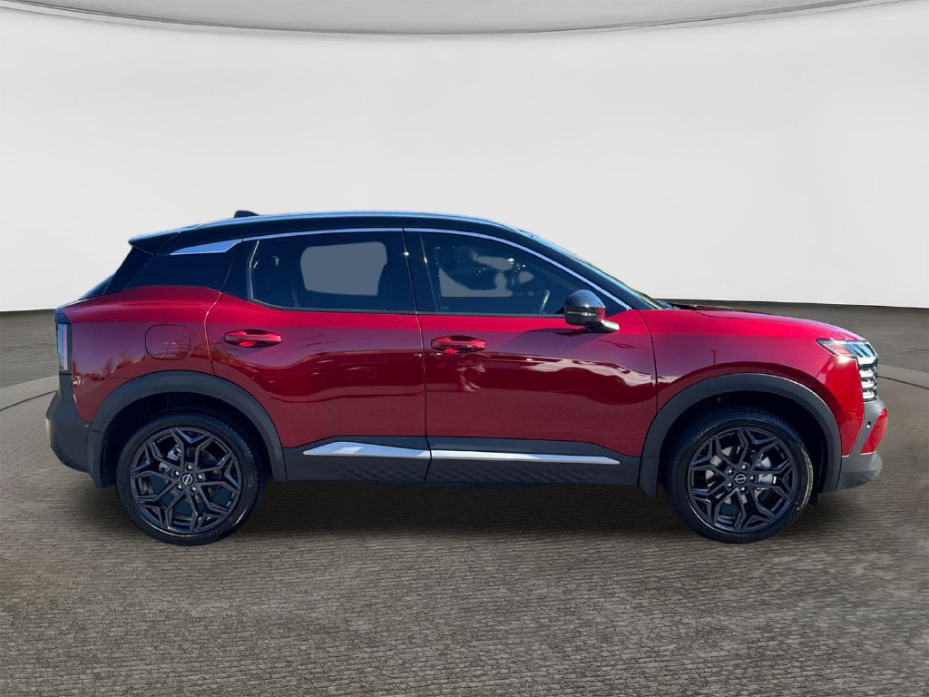 Used 2025 Nissan Kicks SR w/ SR Premium Package FWD image 8