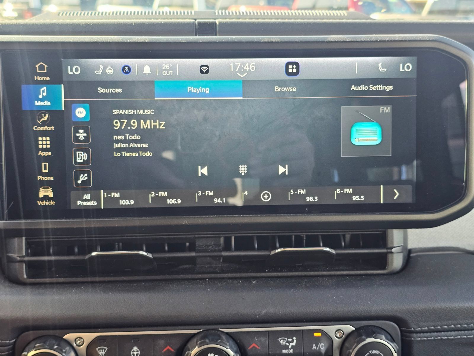 Used 2024 Jeep Wrangler Unlimited Sahara AWD/4WD image 19
