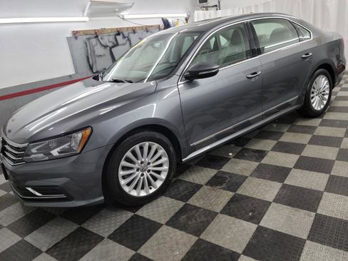 Used 2017 Volkswagen Passat 1.8T SE image 2