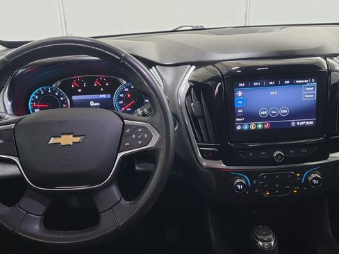 Used 2020 Chevrolet Traverse LT image 12