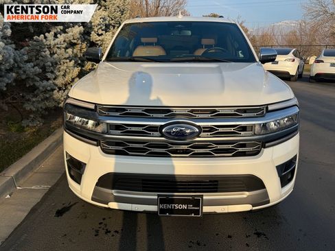 Used 2024 Ford Expedition Platinum image 2
