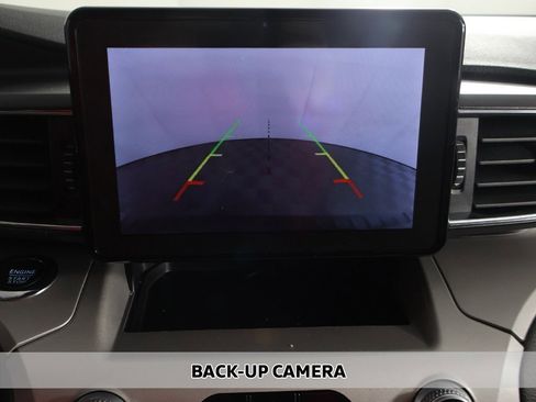 Used 2023 Ford Explorer XLT w/ Equipment Group 202A image 6