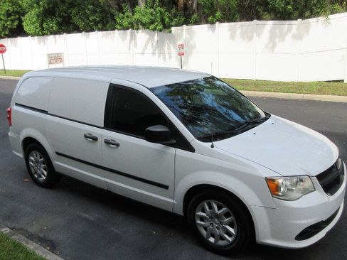Used 2014 RAM C/V Tradesman FWD image 7