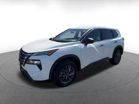 Used 2024 Nissan Rogue S image 8