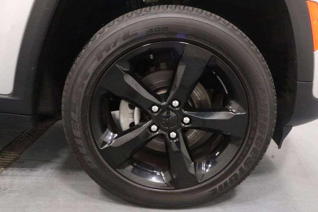 Certified 2024 Jeep Grand Cherokee Altitude AWD/4WD image 28