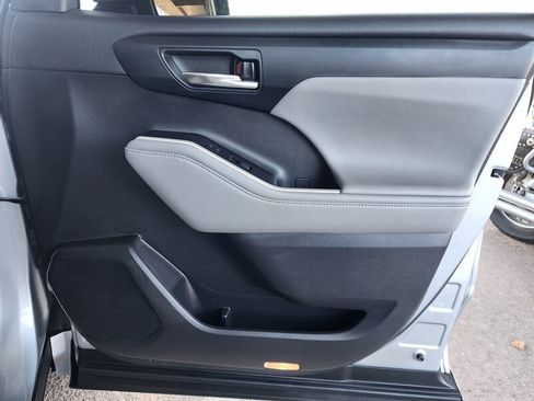 Used 2022 Toyota Highlander XLE image 61