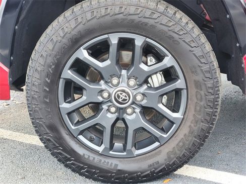 Used 2022 Toyota Tundra Platinum w/ Advanced Package image 8