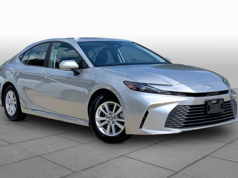 Used 2025 Toyota Camry LE FWD image 3