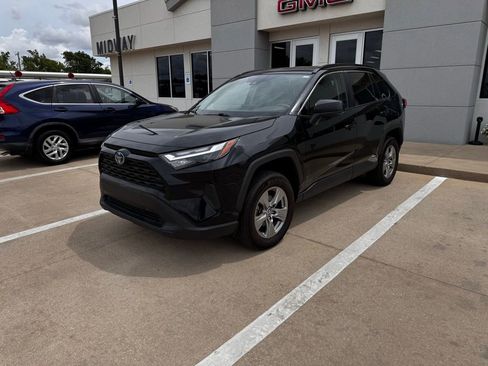 Used 2024 Toyota RAV4 LE AWD/4WD image 8