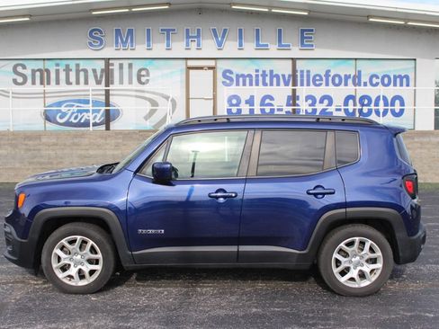Used 2018 Jeep Renegade Latitude FWD image 2