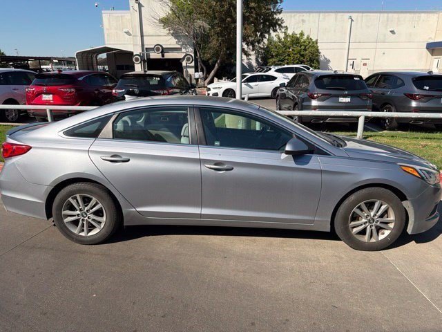 Used 2017 Hyundai Sonata SE FWD image 4