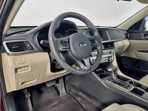 Used 2018 Kia Optima LX w/ 17" Alloy Wheels Package FWD image 9