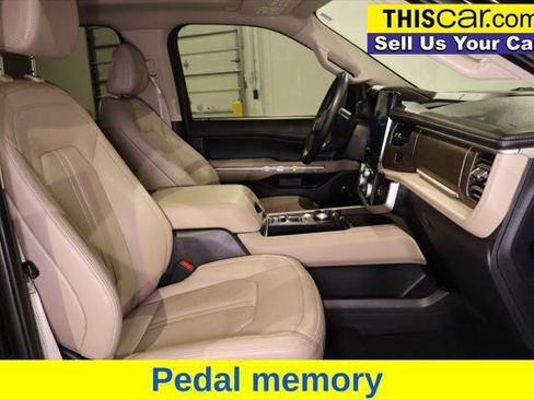Used 2024 Ford Expedition Limited image 23