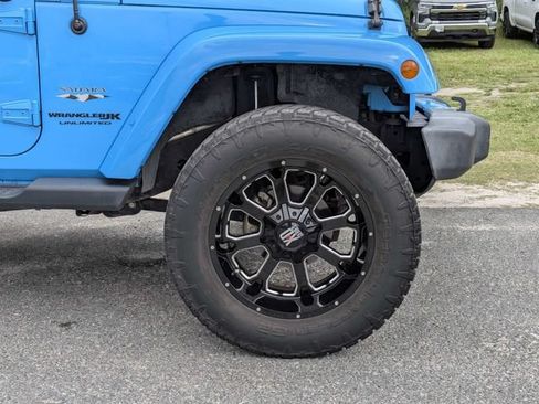 Used 2018 Jeep Wrangler Unlimited Sahara w/ Connectivity Group AWD/4WD image 11