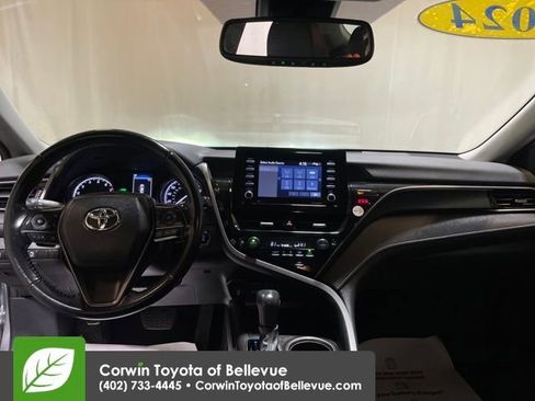 Used 2024 Toyota Camry SE image 12