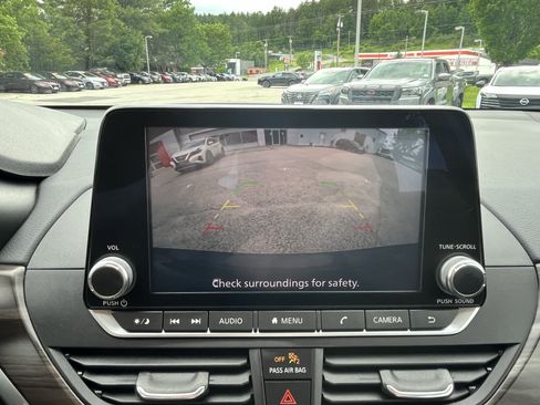 Used 2024 Nissan Altima 2.5 SV AWD/4WD image 23