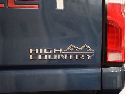 Used 2024 Chevrolet Silverado 2500 High Country w/ High Country Premium Package AWD/4WD image 26
