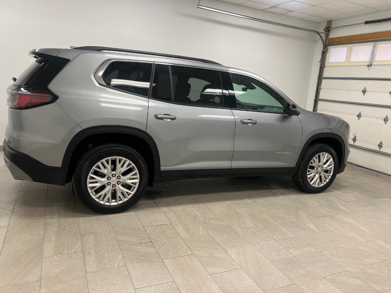 Used 2026 GMC Acadia Elevation w/ Elevation Premium Package AWD/4WD image 13