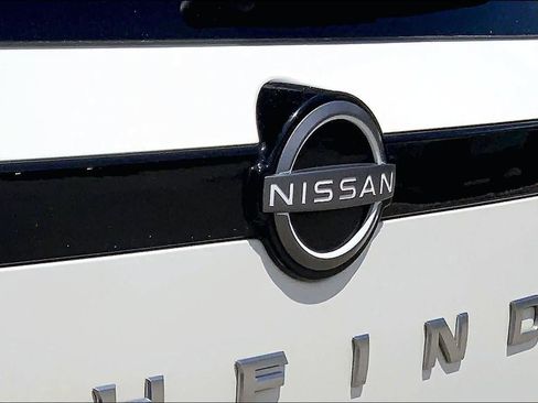 Used 2024 Nissan Pathfinder SV FWD image 32