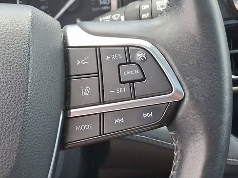 Used 2020 Toyota Highlander XLE image 24