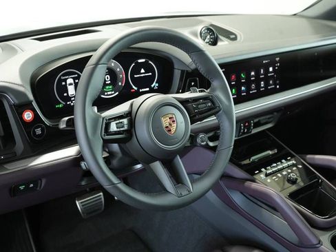 New 2025 Porsche Cayenne E-Hybrid AWD/4WD image 13