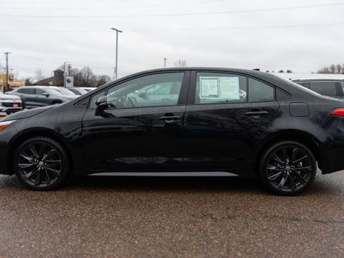 Used 2023 Toyota Corolla SE image 3