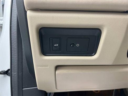 Used 2017 Land Rover Discovery Sport HSE image 35