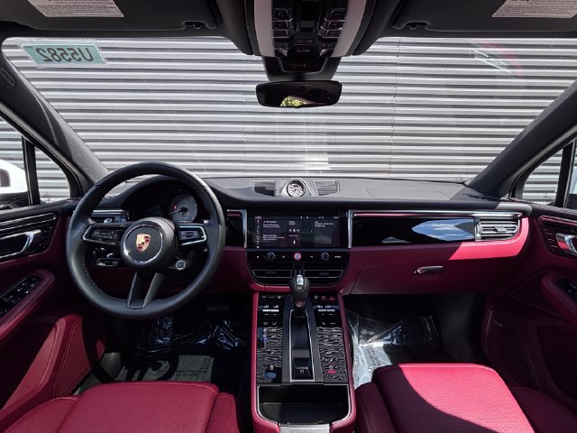 Certified 2025 Porsche Macan S AWD/4WD image 13