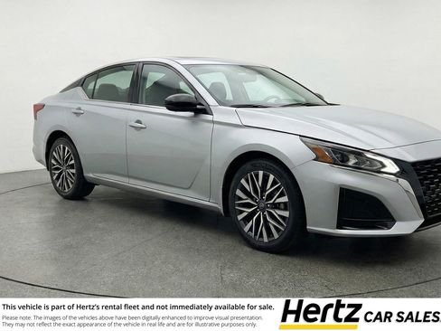 Used 2025 Nissan Altima 2.5 SV image 1