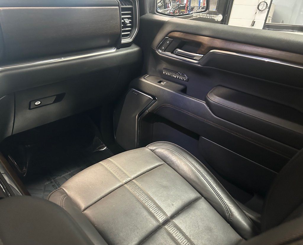 Used 2024 Chevrolet Silverado 1500 High Country w/ Technology Package AWD/4WD image 20