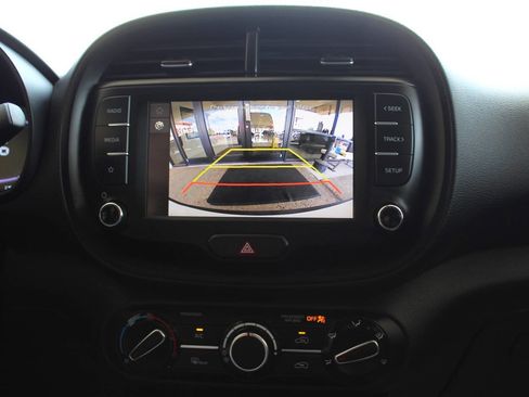Used 2025 Kia Soul LX w/ LX Technology Package FWD image 20
