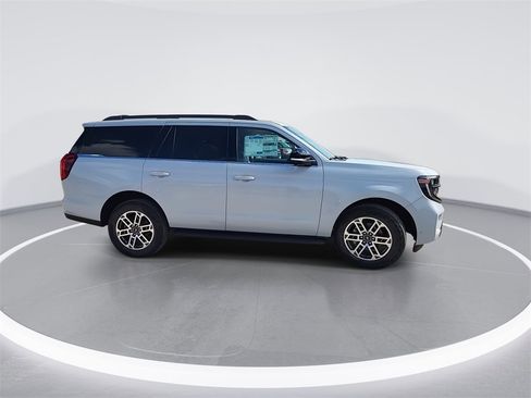 New 2025 Ford Expedition Active image 9