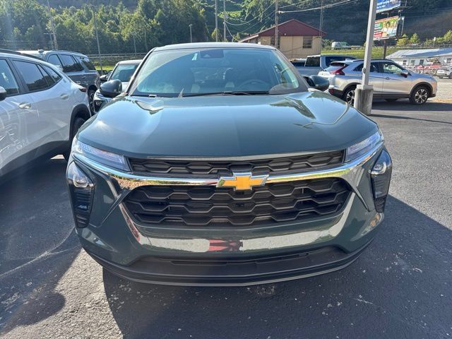 New 2026 Chevrolet Trax LS w/ LS Convenience Package FWD image 2