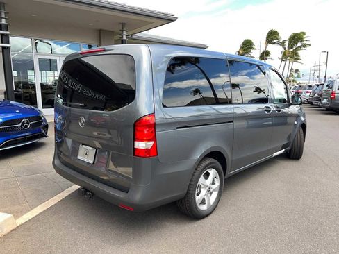 Used 2023 Mercedes-Benz Metris image 3